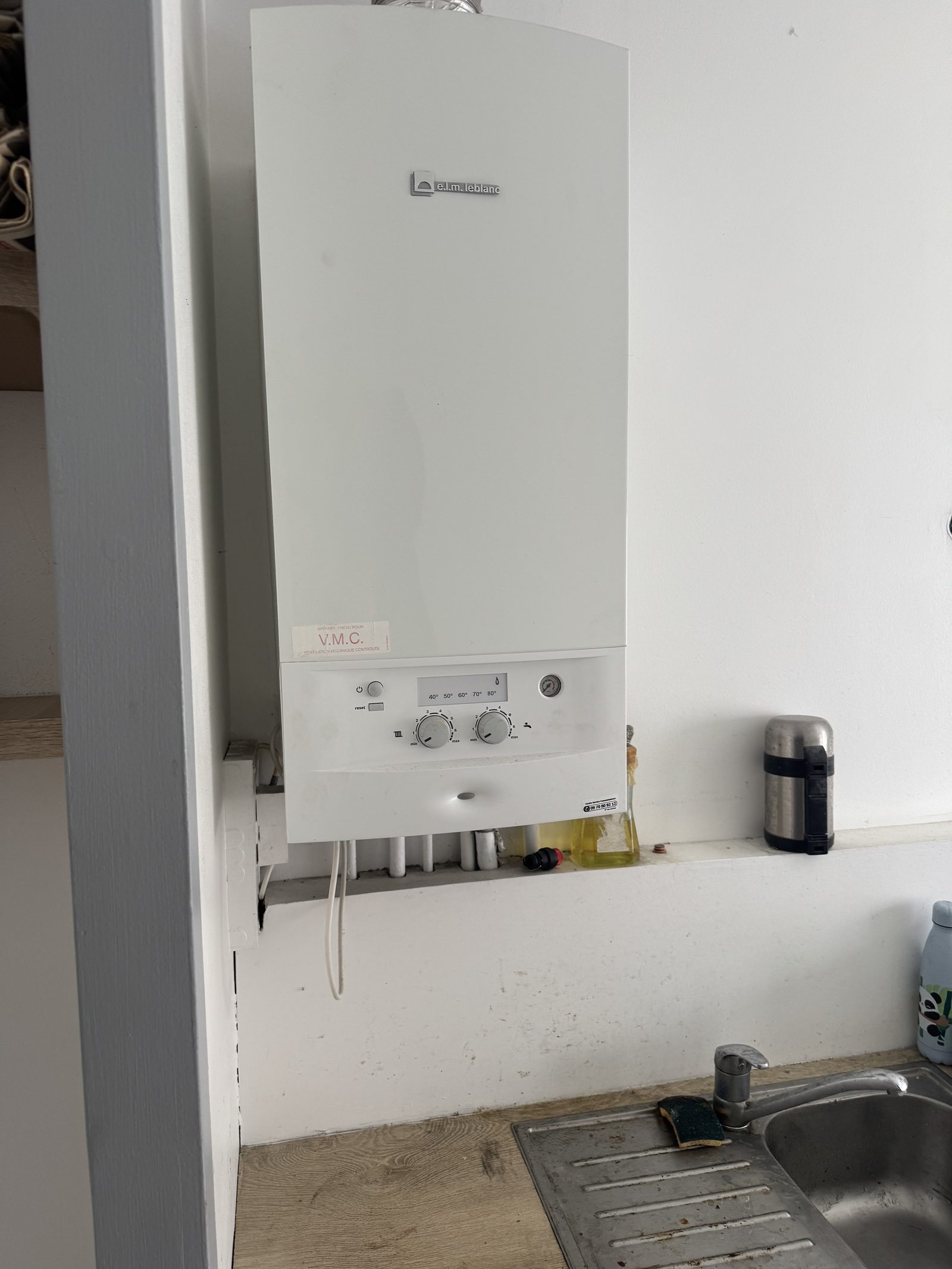 Chauffage central en cours d'entretien — tuto purge radiateur Atelier Brochant