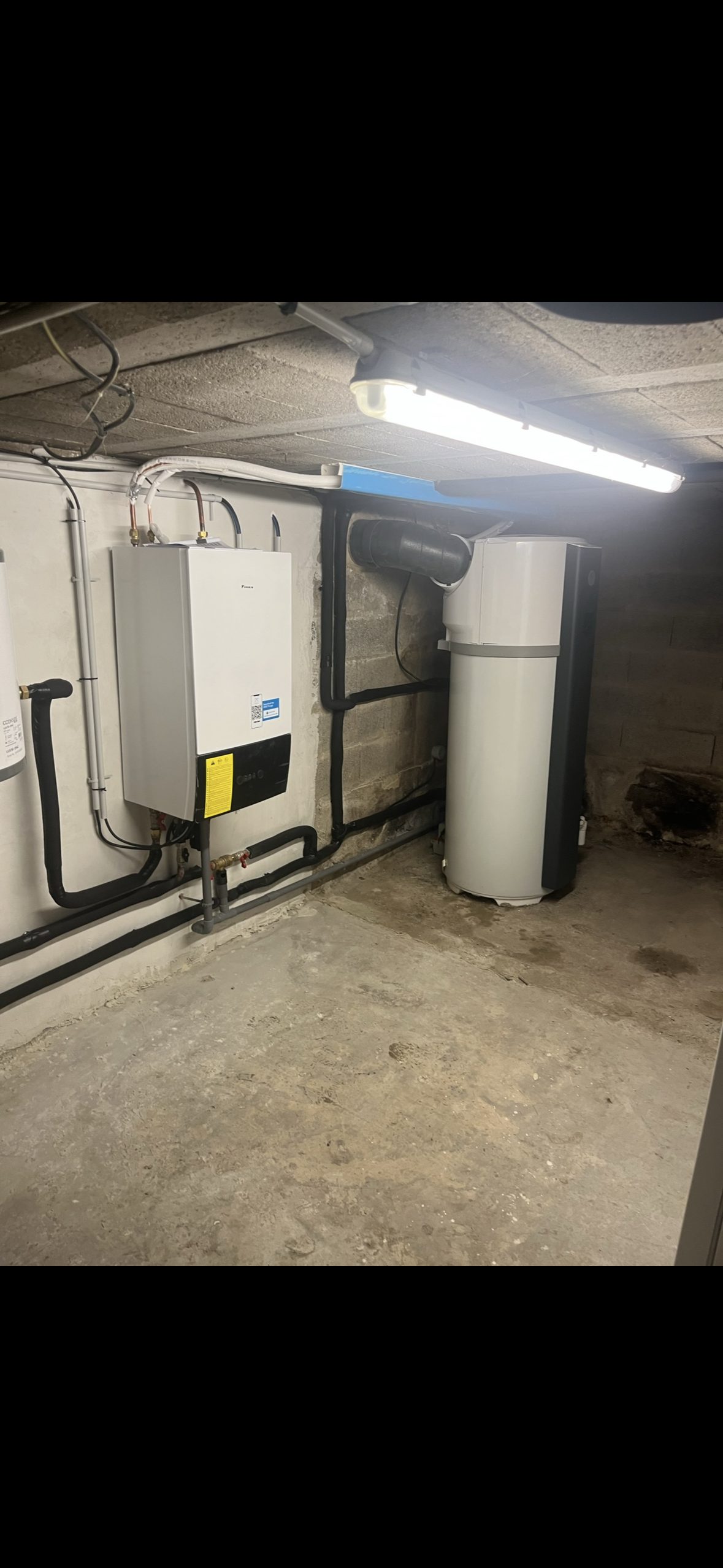Pompe à chaleur Daikin avec ballon thermodynamique — installation Atelier Brochant