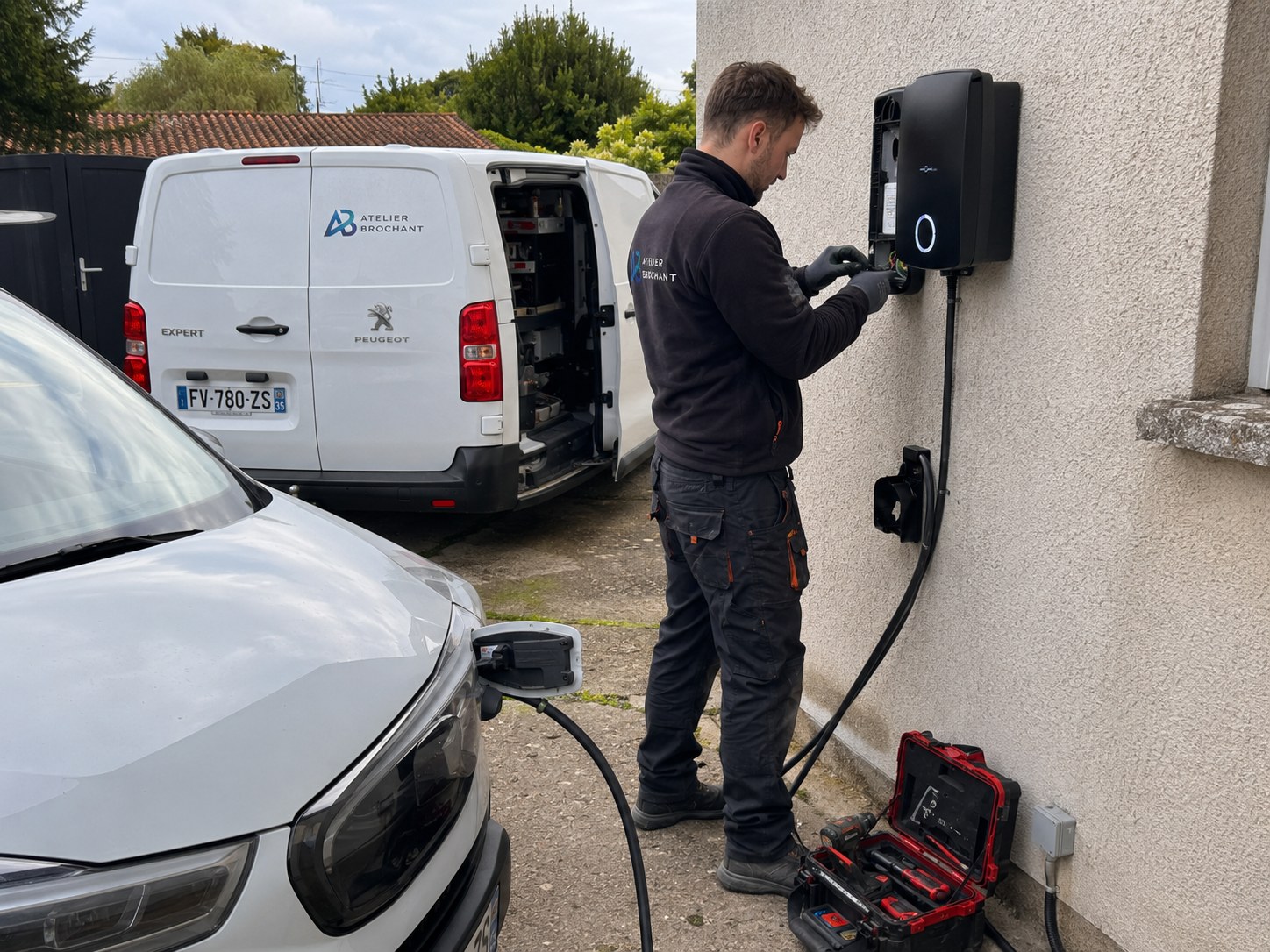 Borne de recharge IRVE en parking souterrain