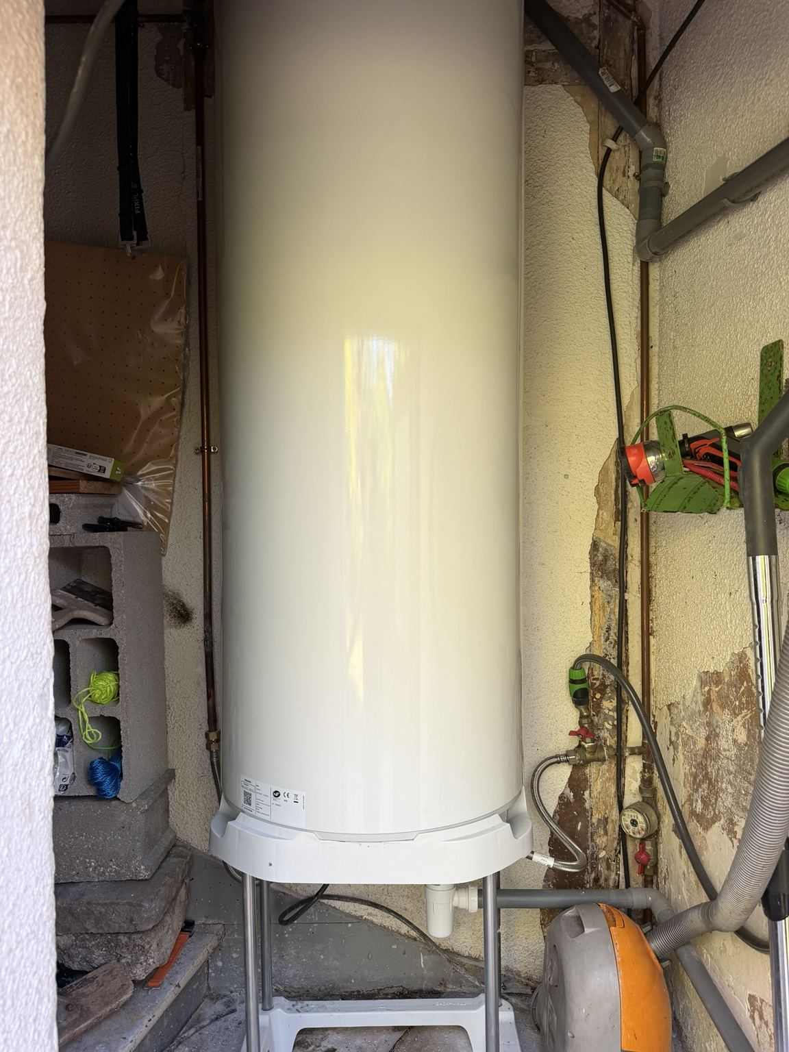 Installation d'un ballon d'eau chaude électrique neuf — Atelier Brochant