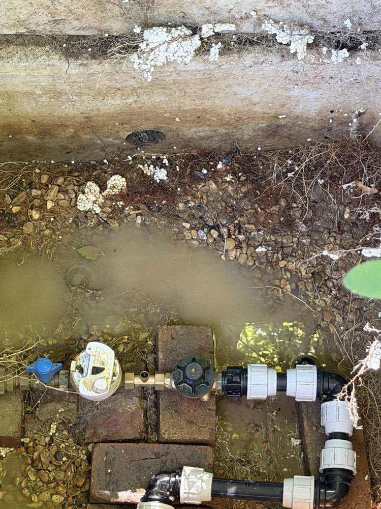 Compteur d'eau extérieur en regard technique — Bussy-Saint-Georges (Seine-et-Marne) · Atelier Brochant