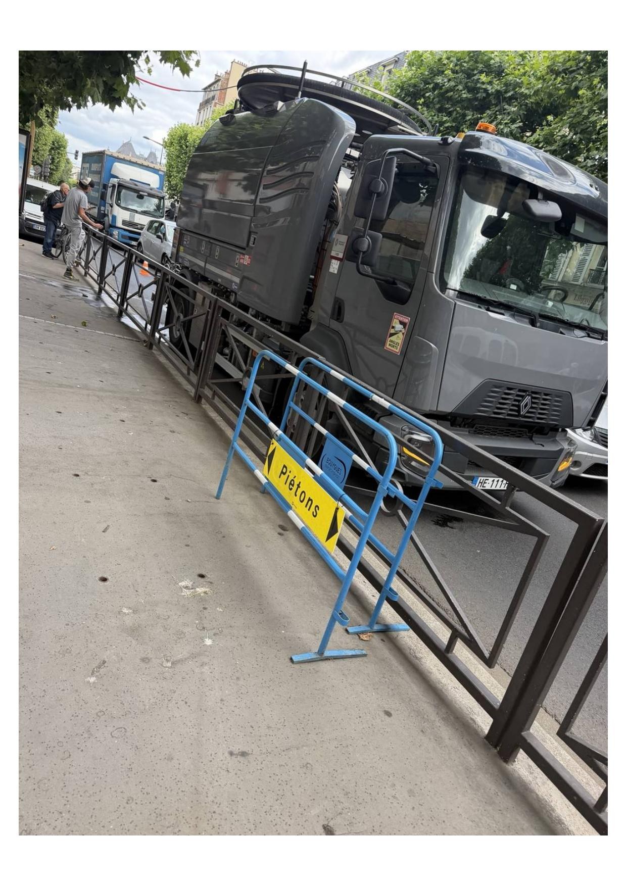 Camion hydrocureur pour débouchage lourd
