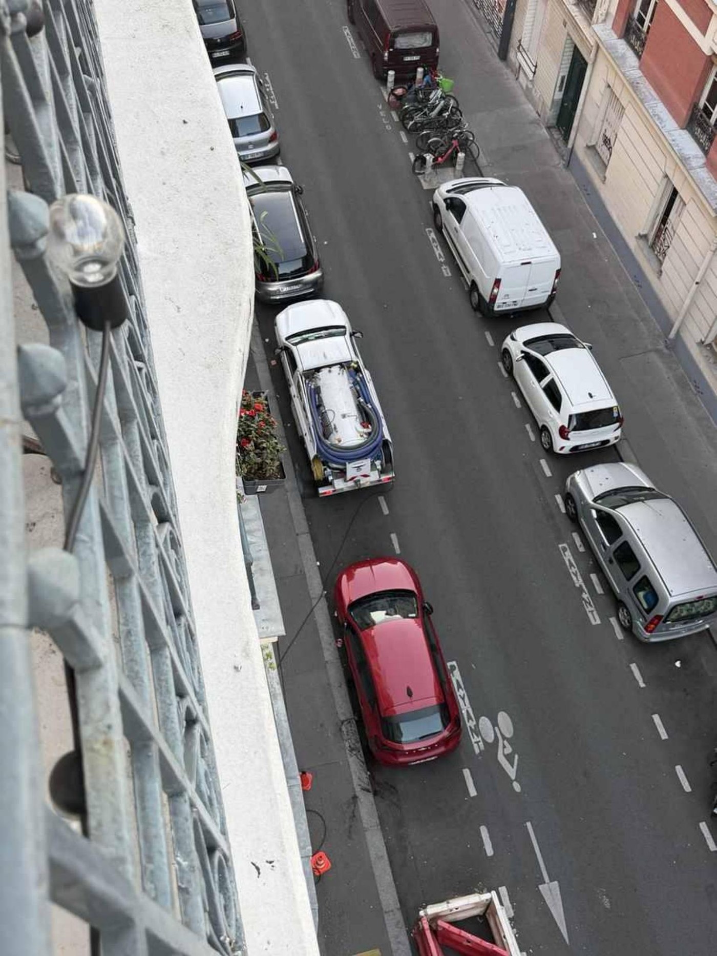 Opération de débouchage canalisation par un technicien Atelier Brochant