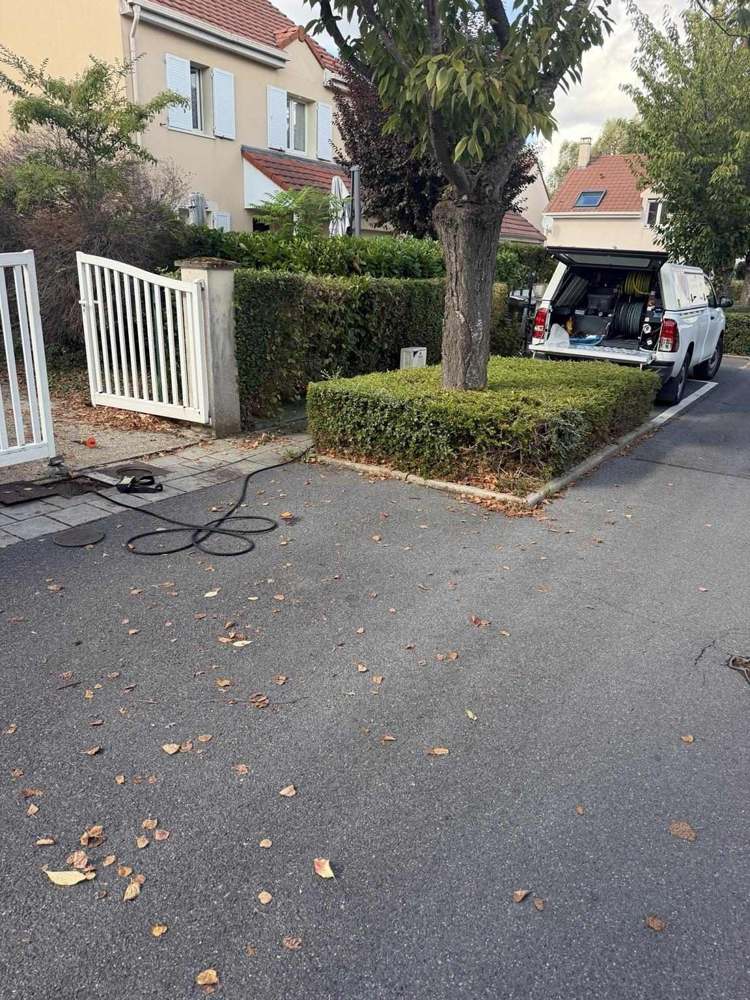 Intervention de débouchage devant un pavillon — Seine-et-Marne (Seine-et-Marne) · Atelier Brochant