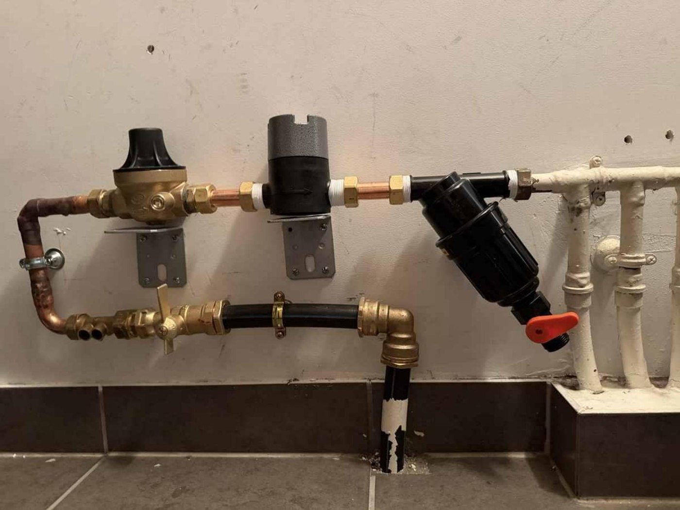 Installation collecteur, réducteur de pression et filtre laiton