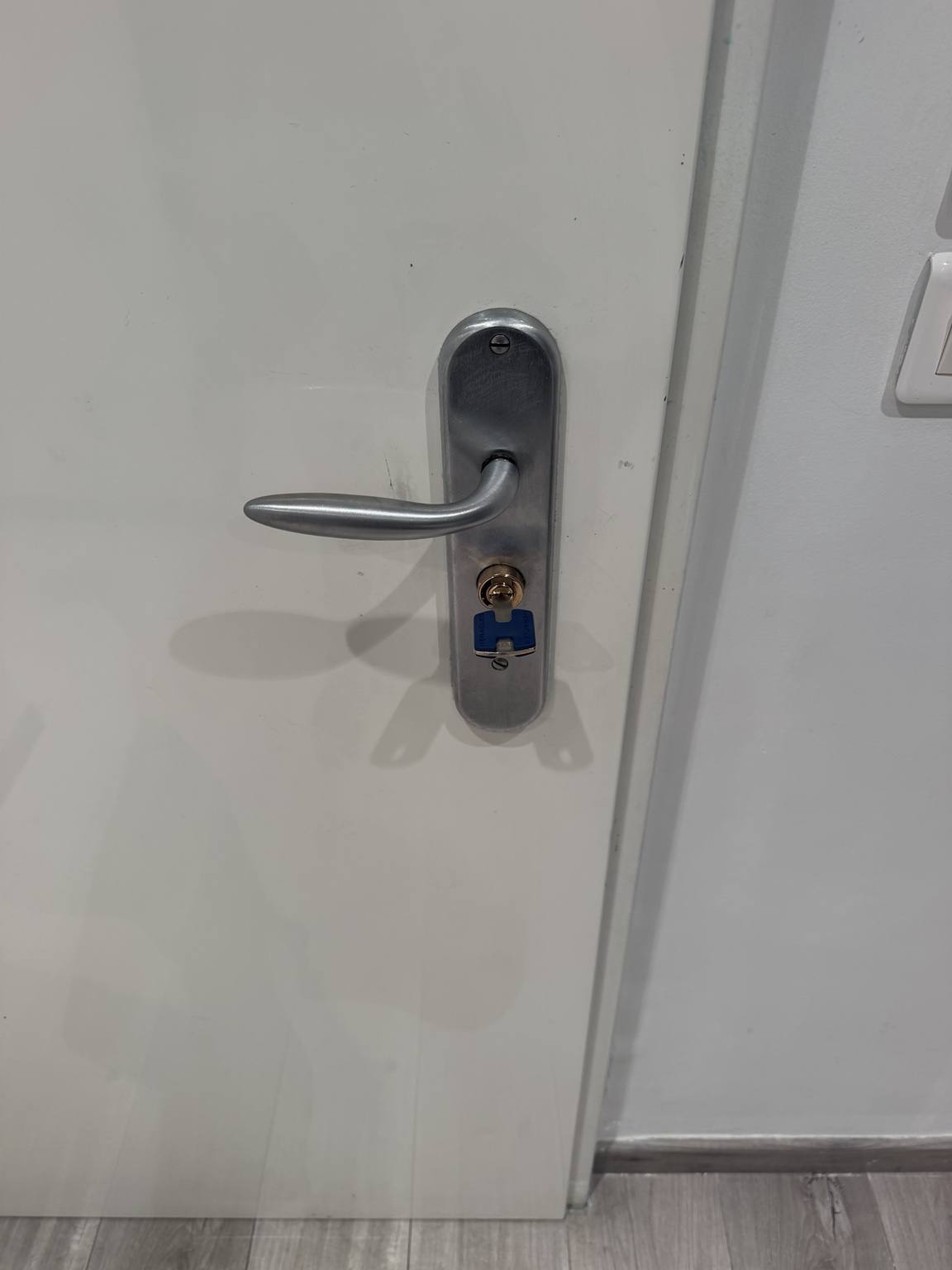 Cylindre haute sécurité avec clé bleue anti-copie — Chelles (Seine-et-Marne) · Atelier Brochant