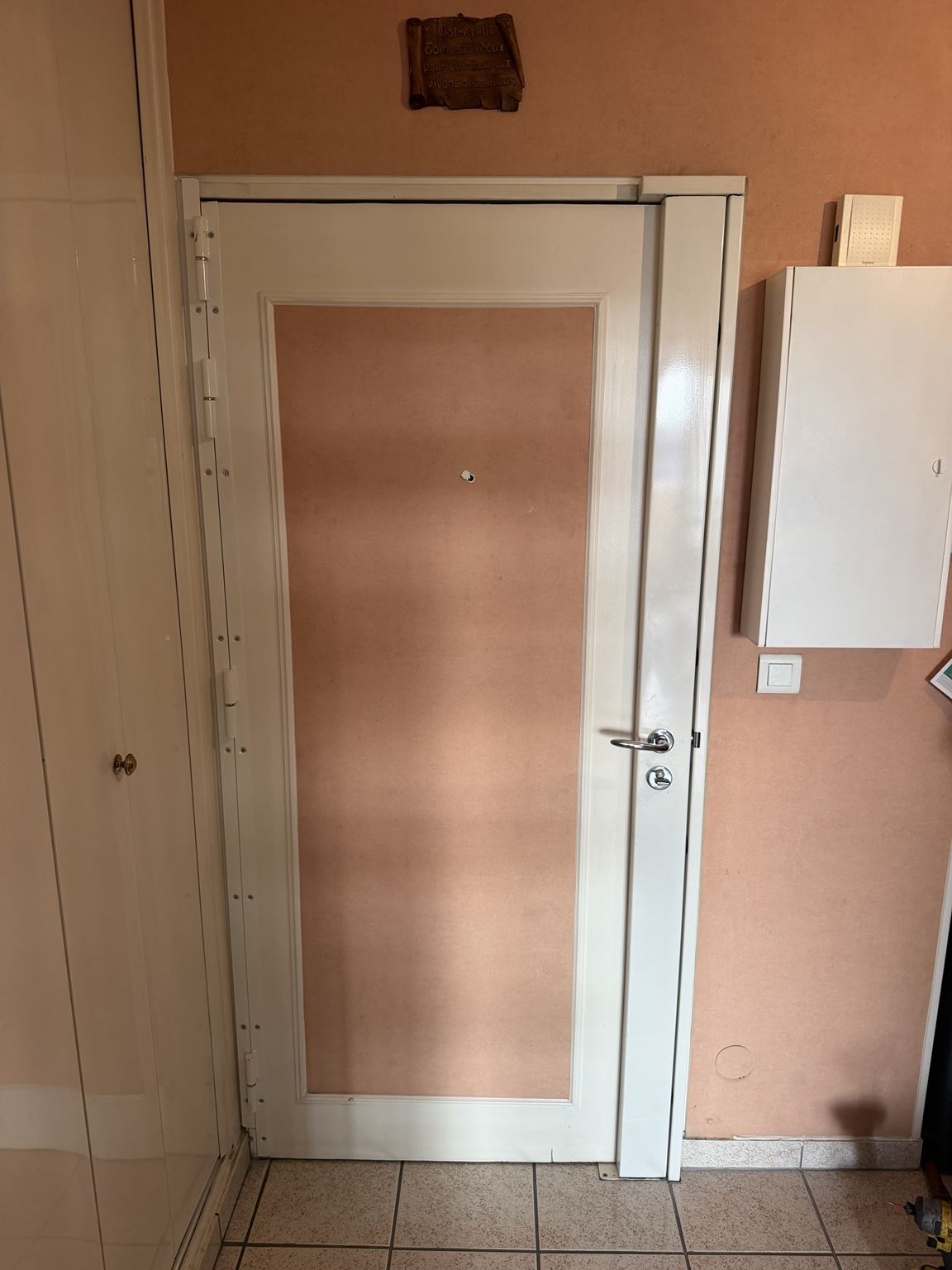 Porte blindée finie & reposée après remplacement complet — Chessy (Seine-et-Marne) · Atelier Brochant